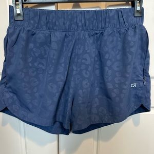 Women’s gap fit shorts size medium